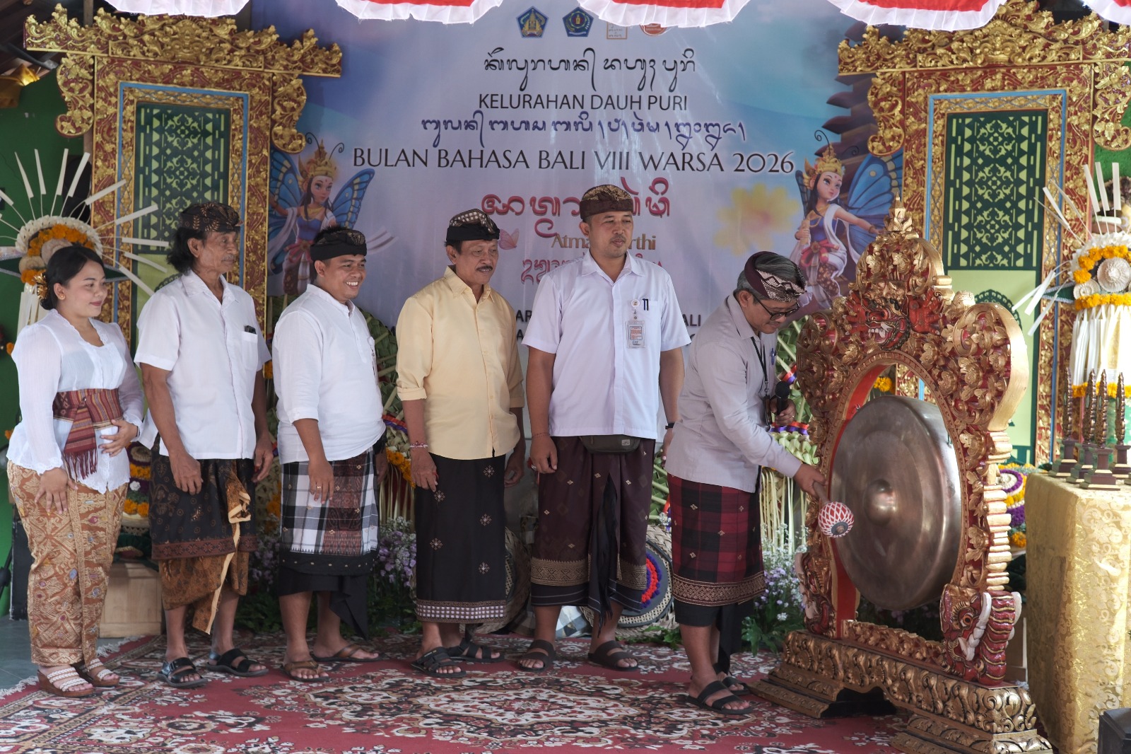 Camat Denpasar Barat I Wayan Yusswara , SSTP,M.Si buka secara resmi Bulan Bahasa Bali di Kelurahan Dauh Puri 